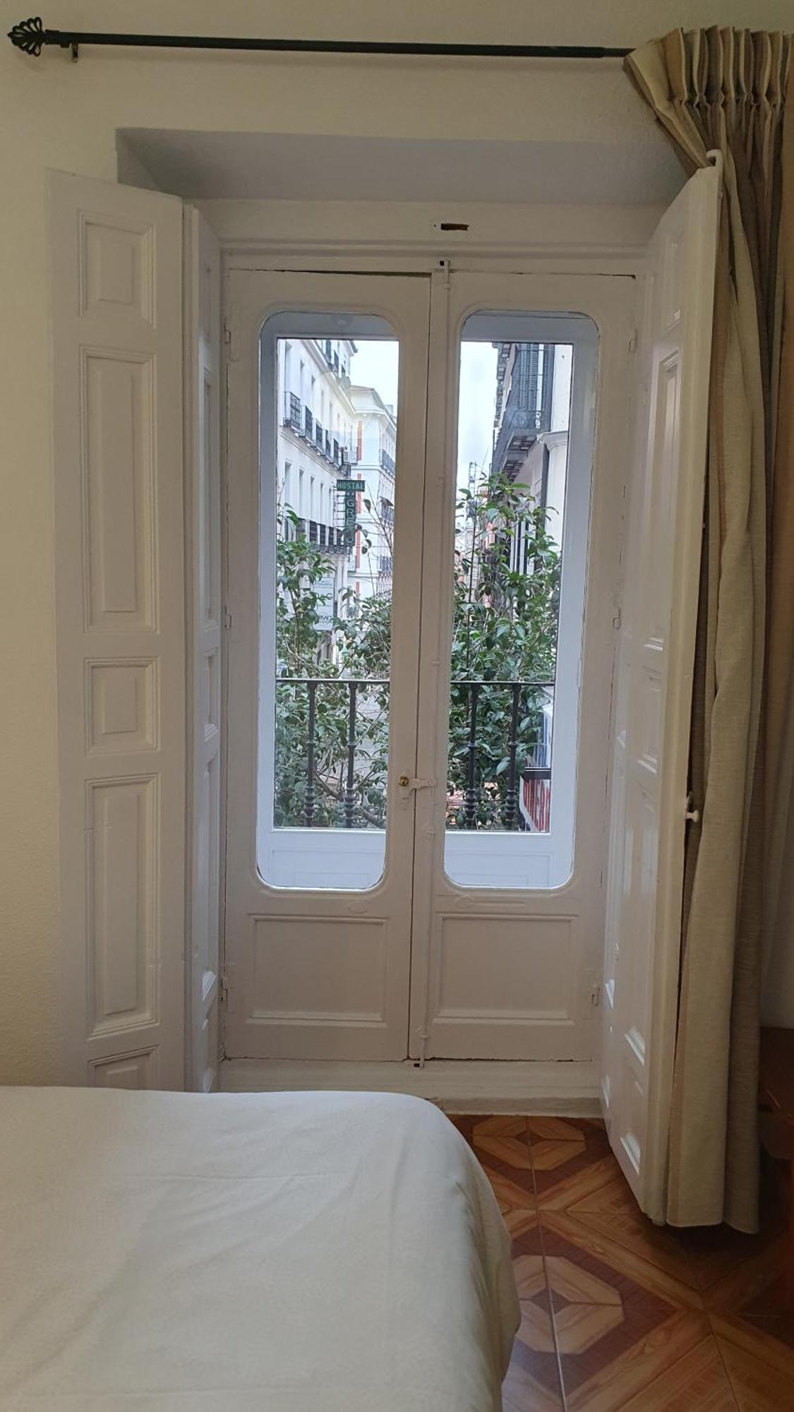 Hostal Ginebra -Madrid Centro Gran Via Sol- Εξωτερικό φωτογραφία